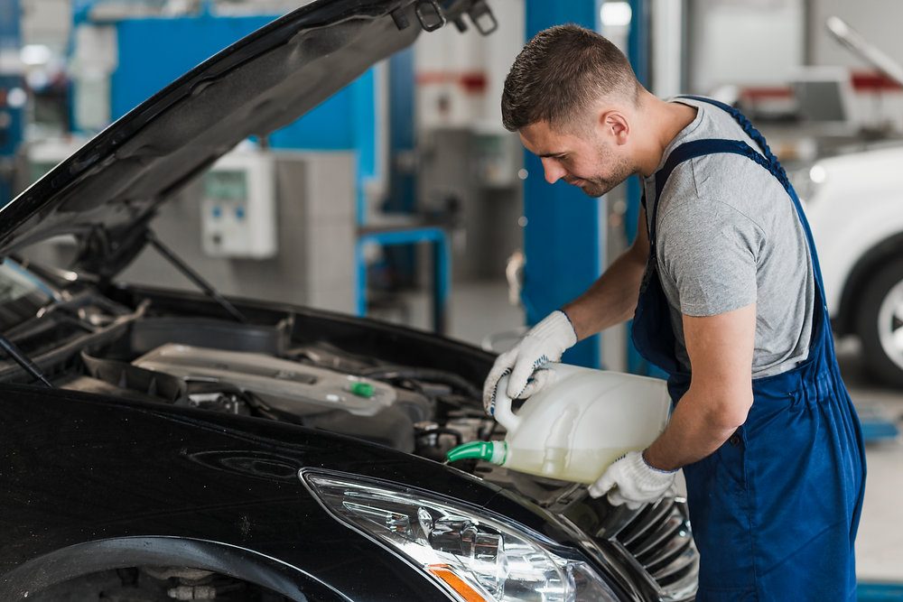 Why Cars Overheat in Dubai Traffic: Expert Advice from a Garage in Dubai