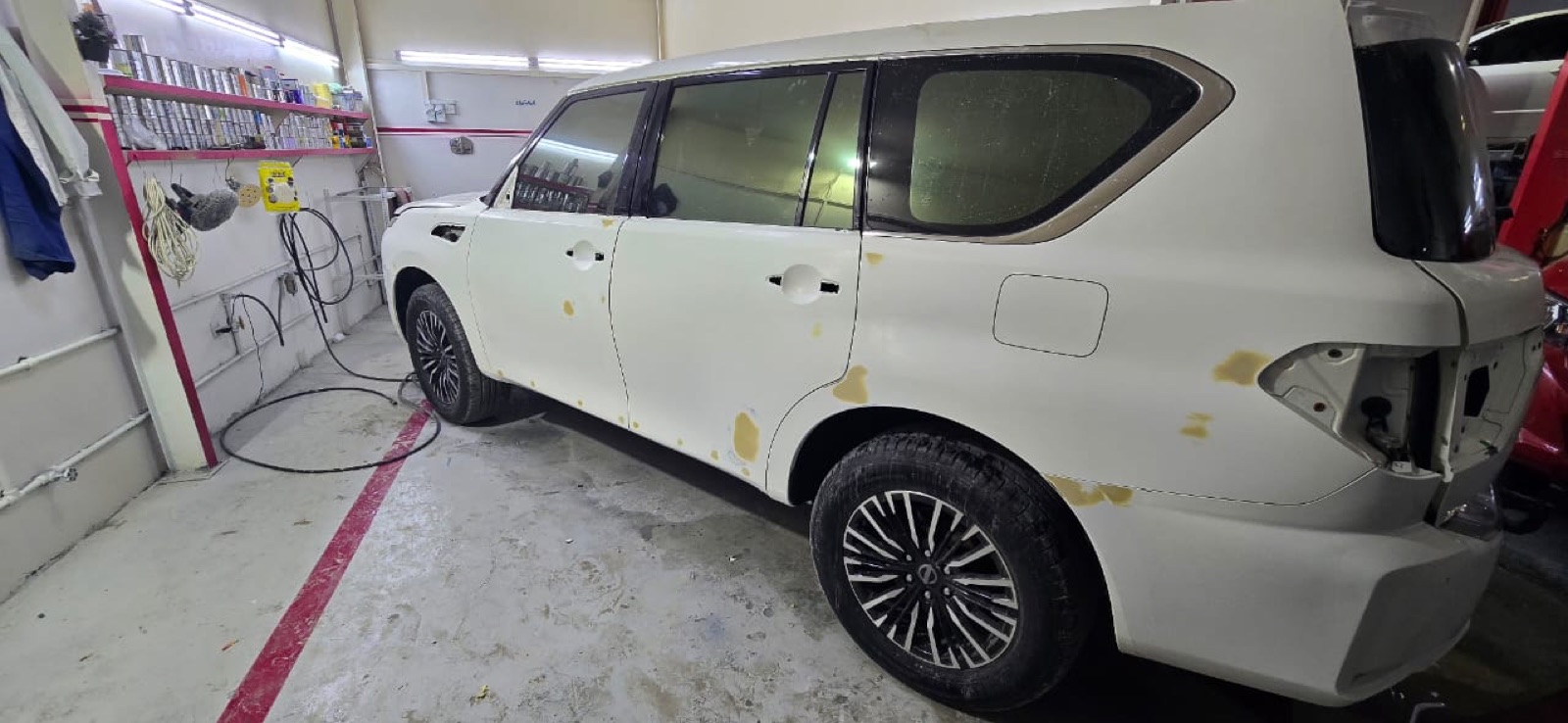 Al Bedaya Garage serving Dubai - workshop floor